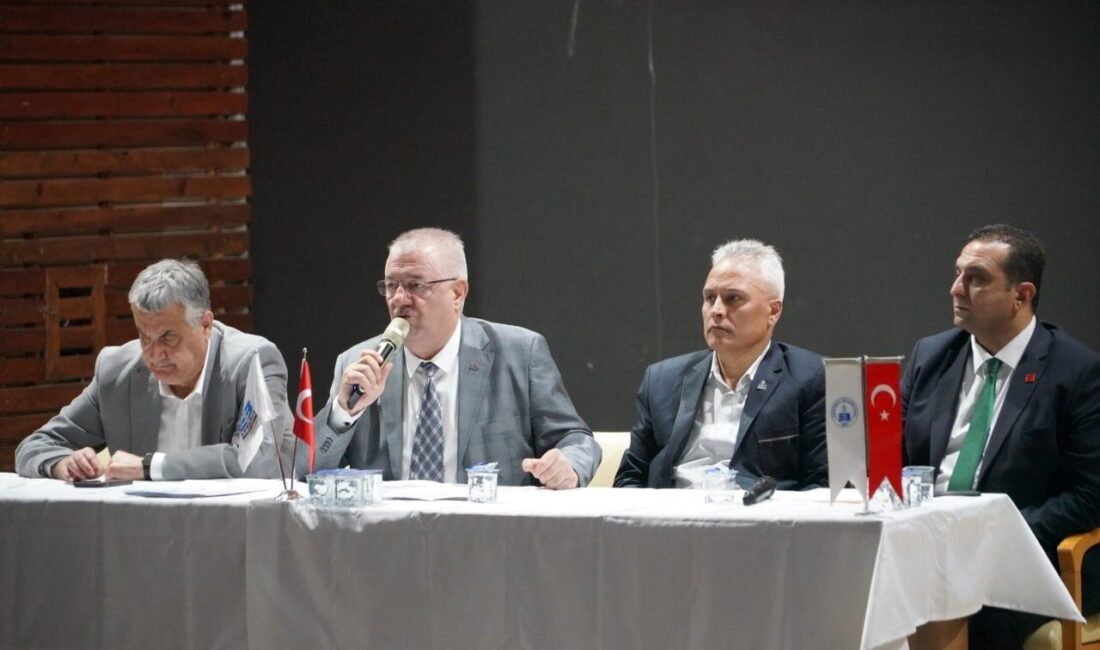 Edremit Belediye Başkanı Mehmet Ertaş, halk buluşmaları kapsamında mahalle ziyaretlerini