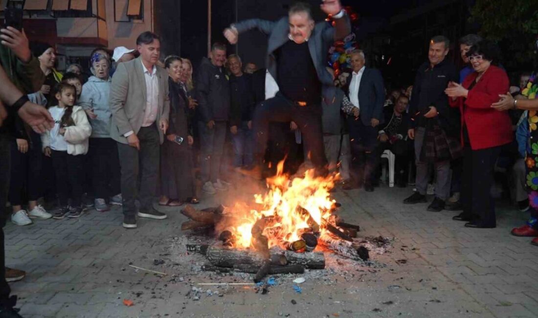 Balıkesir’in Edremit ilçesinde baharın müjdecisi Hıdırellez, düzenlenen şenliklerle kutlandı. Turhanbey