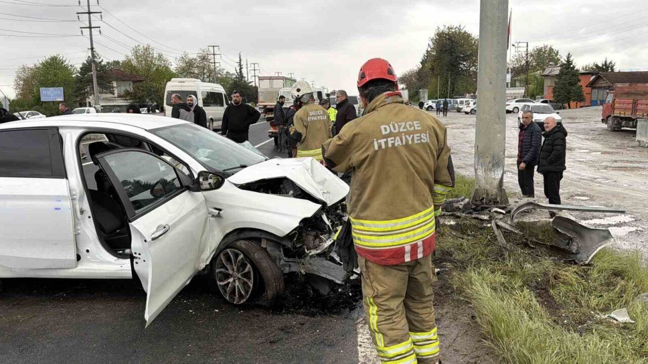 Düzce’de yağış sebebi ile kayganlaşan yolda kontrolden çıkan otomobil, EDS