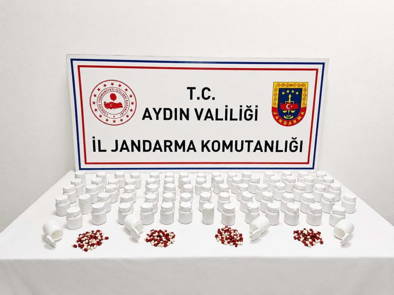 Aydın’ın Efeler ilçesinde düzenlenen uyuşturucu operasyonunda satışa hazır 3 bin