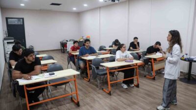 Efeler Belediye Başkanı Anıl Yetişkin, eğitim alanında hayata geçirdiği projelerle