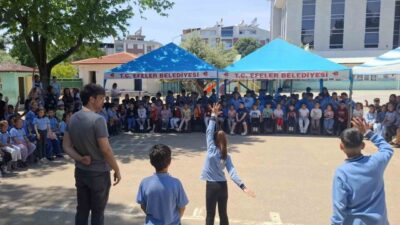 Efeler Belediyesi Şehir Tiyatrosu’nun (EBŞT) çocuklara yönelik sahnelediği “İnteraktif Oyun