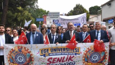 Ege Üniversitesinin 71’inci kuruluş yıl dönümü törenle kutlandı. Önceki dönem