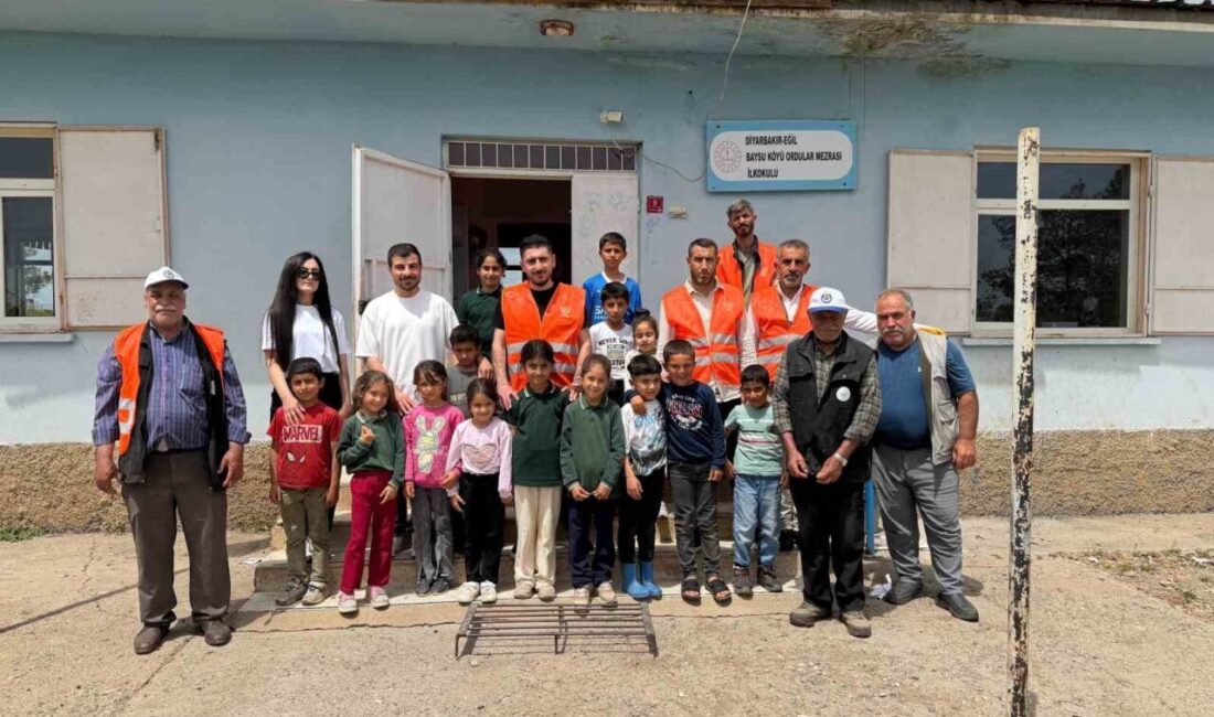 Diyarbakır’da, Eğil Belediyesi personelleri öğrencilerle fidan dikimi etkinliği gerçekleştirdi. Eğil