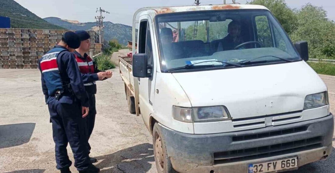 Isparta Eğirdir’de Kurban Bayramı öncesi hayvan hareketliliğine karşı denetimler artırıldı.