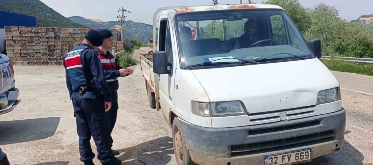 Isparta Eğirdir’de Kurban Bayramı öncesi hayvan hareketliliğine karşı denetimler artırıldı.