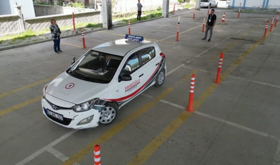 Afyonkarahisar’ın Sultandağı ilçesinde hafta sonu ehliyet heyecanı yaşandı. Sürücü belgesi