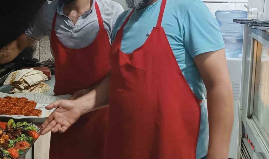 Diyarbakır’ın Çermik ilçesinde lokanta işletmeciliği yapan Emin Topçu, ekmek ve