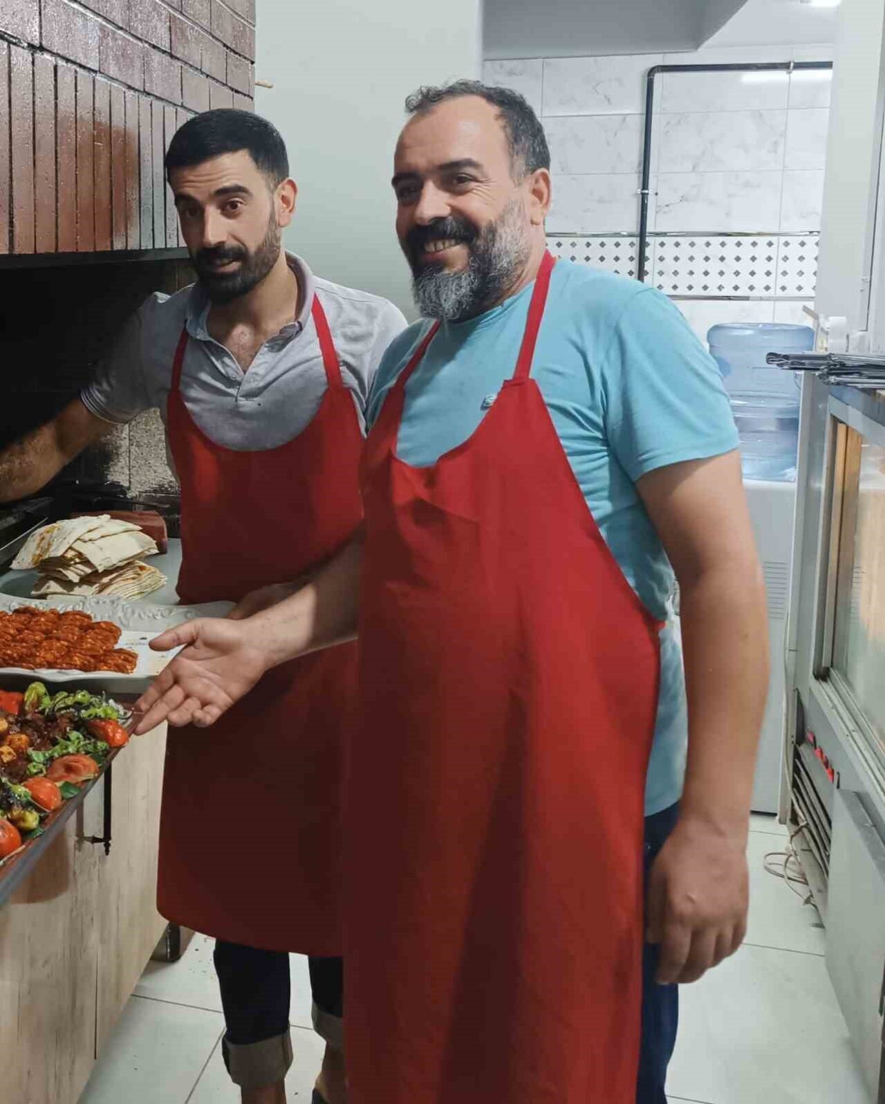 Diyarbakır’ın Çermik ilçesinde lokanta işletmeciliği yapan Emin Topçu, ekmek ve
