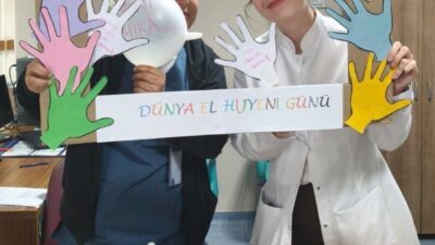 Dünya El Hijyeni Günü kapsamında Kaynaşlı’da düzenlenen etkinlikte, sağlık çalışanları
