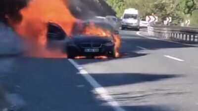 Elazığ’da seyir halindeki otomobil bir anda alev topuna döndü. Yangın,