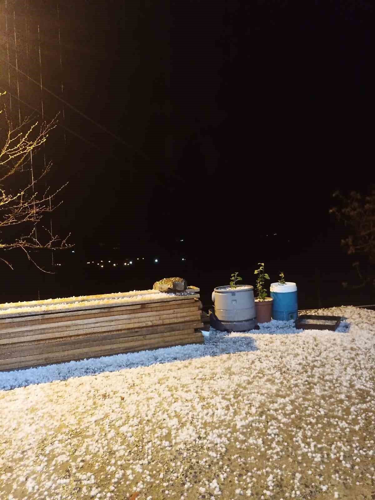 Elazığ’ın Baskil ilçesinde dolu yağışı etkili oldu. Elazığ’ın Baskil ilçesine