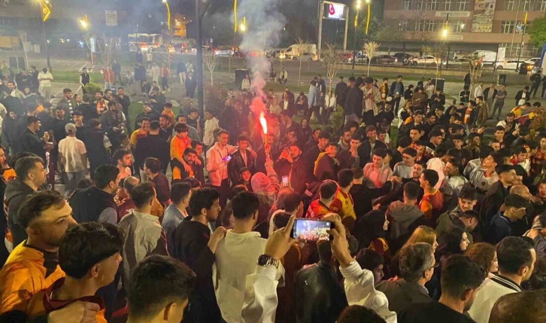 Galatasaray’ın 26. şampiyonluğu Elazığ’da yüzlerce taraftar tarafından coşkuyla kutlandı. Galatasaray,