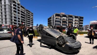 Elazığ’da iki otomobilin çarpışması sonucu meydana gelen trafik kazasında, araçlardan