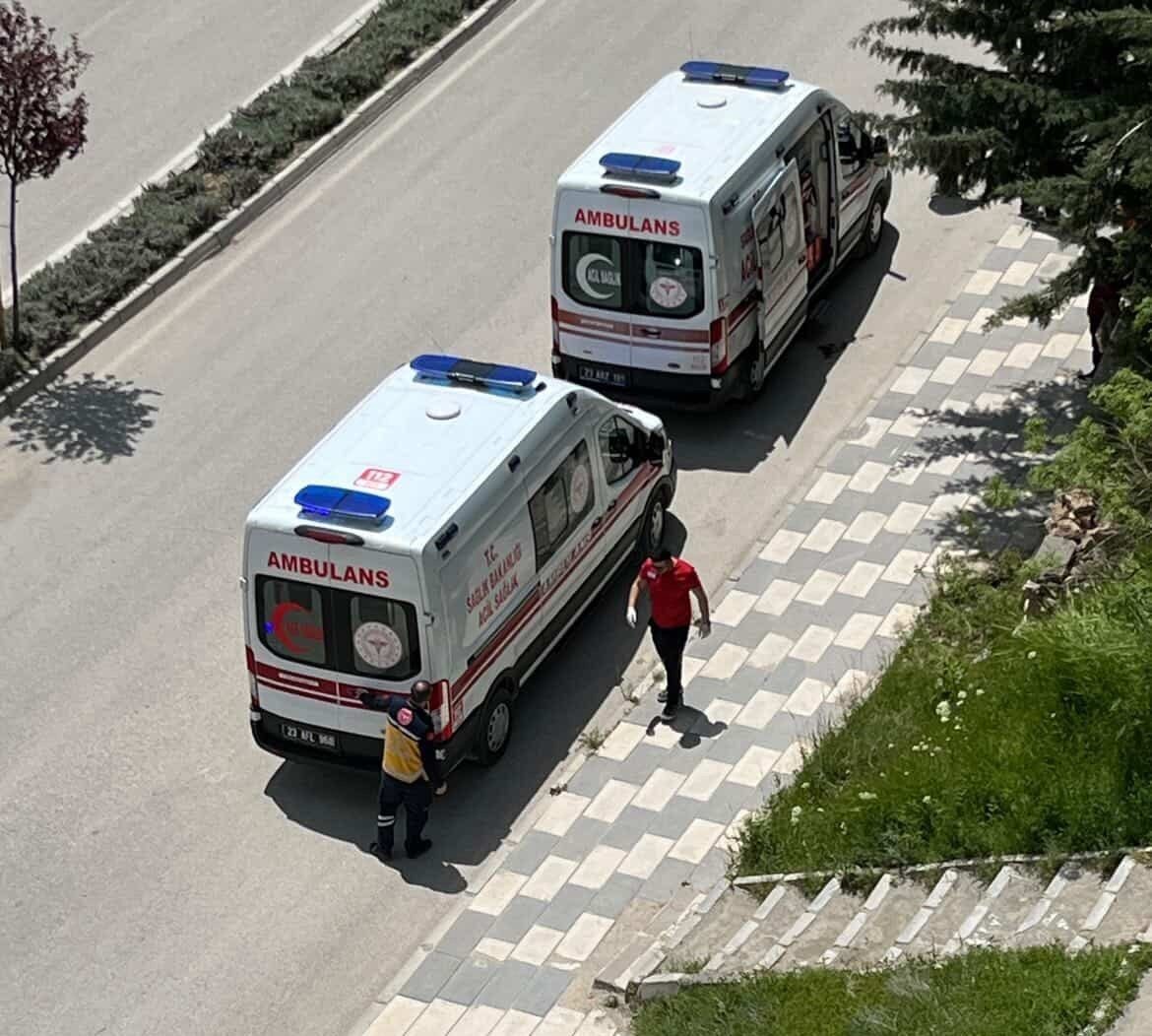 Elazığ’da motosikletin devrilmesi sonucu meydana gelen trafik kazasında, 2 kişi
