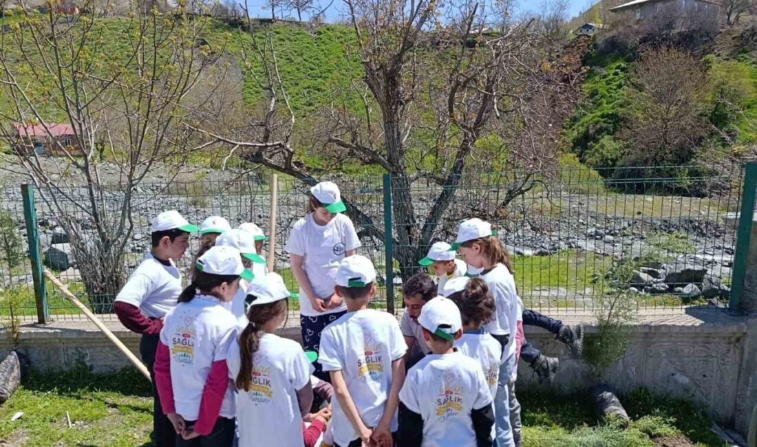 Elazığ’ın Palu ilçesinde öğrencilere yönelik orman bilinci ve fidan dikimi