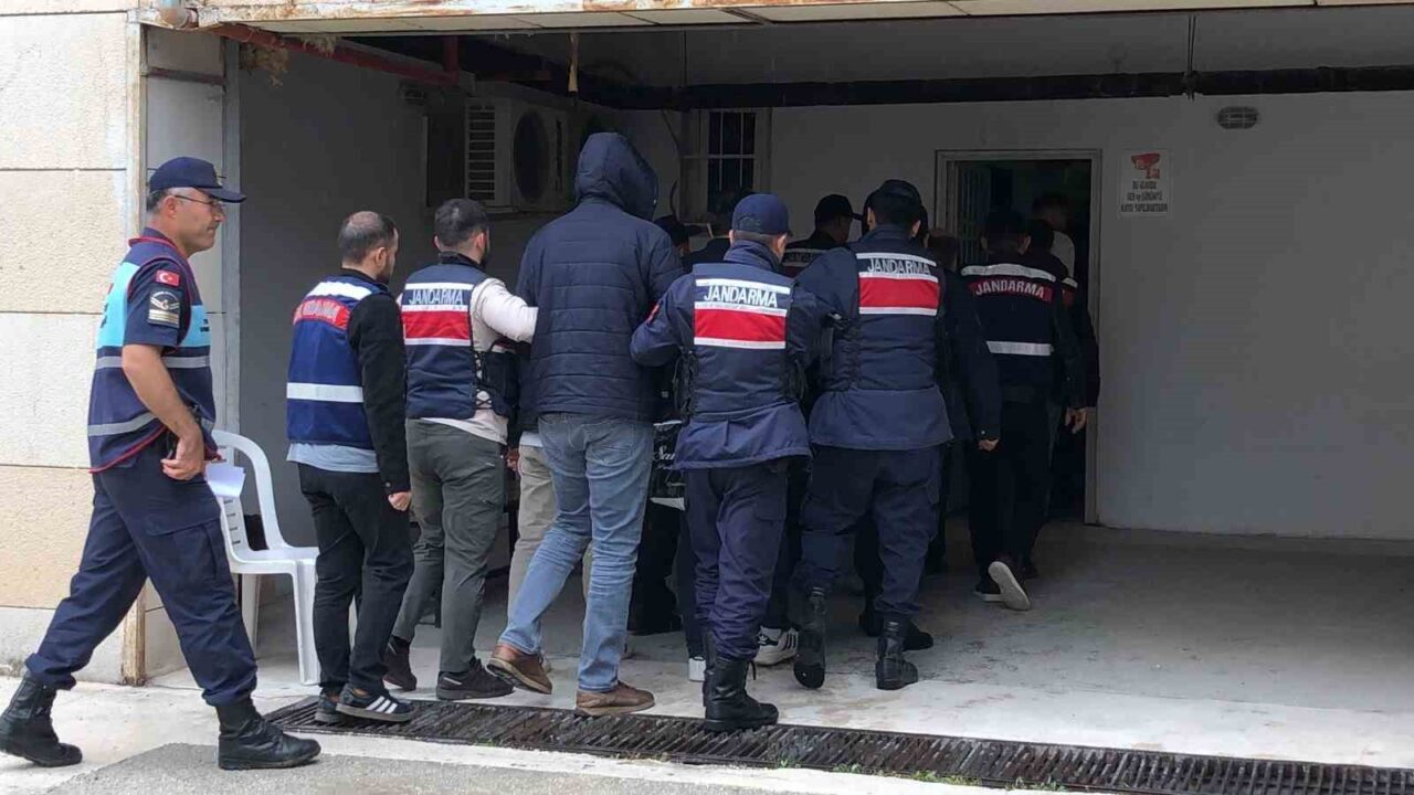 Elazığ’da özel sağlık kuruluşlarına yönelik düzenlenen operasyonunda adliyeye sevk edilen