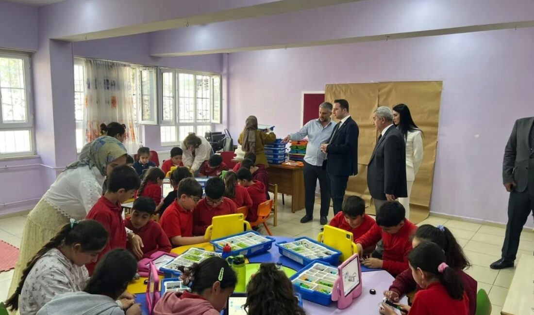Elazığ’ın Alacakaya ilçesinde robotik kodlama etkinliği düzenlendi. Alacakaya Kaymakamlığı ile