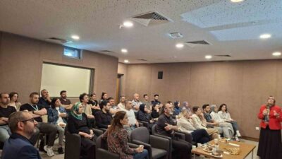 Elazığ Fethi Sekin Şehir Hastanesi’nde sağlık çalışanlarına yönelik seminer verildi.