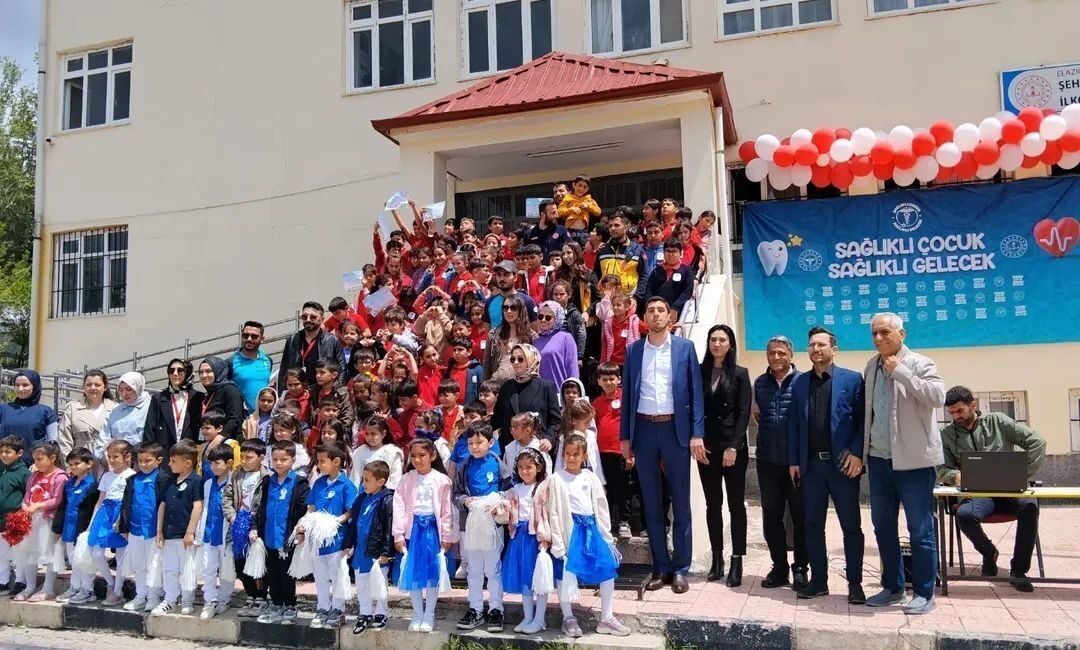 Elazığ’ın Alacakaya ilçesinde ’Sağlıklı Çocuk, Sağlıklı Gelecek’ temalı teorik ve
