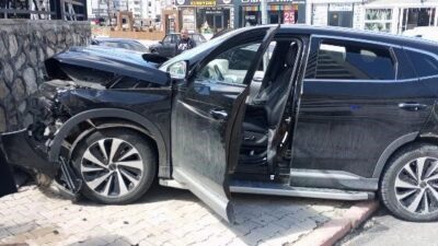 Elazığ’da iki otomobilin çarpışması sonucu meydana gelen trafik kazasında, 3