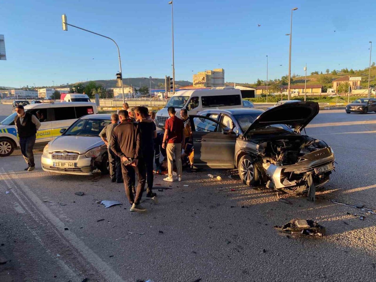 Elazığ’da cip ile otomobilin çarpışması sonucu meydana gelen trafik kazasında