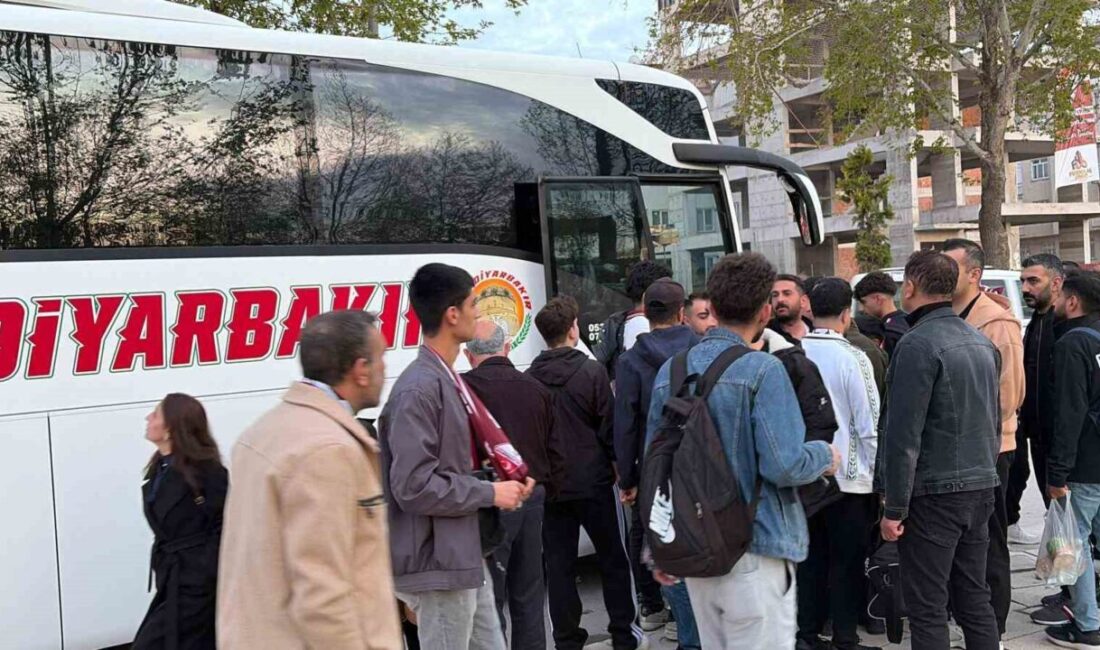 Elazığspor-Muğlaspor maçı için Elazığ’dan yüzlerce taraftar otobüsler, midibüsler ve minibüslerle