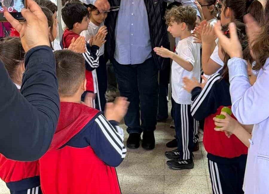 Zonguldak’ta 43 yıldır görev yapan öğretmen Orhan Yılmaz, emekliye ayrılması