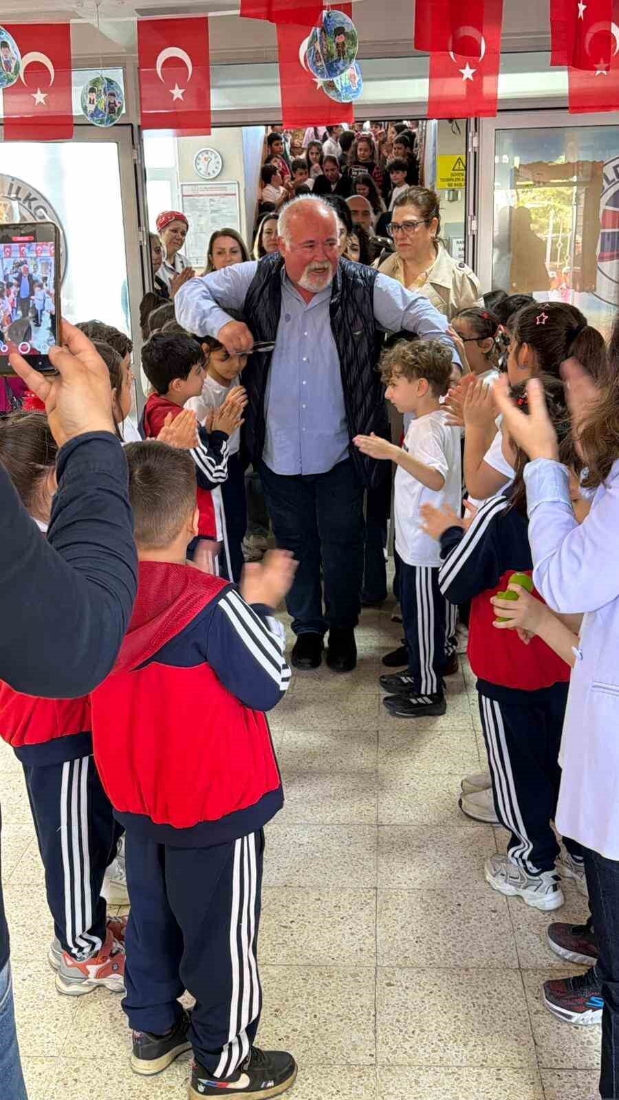 Zonguldak’ta 43 yıldır görev yapan öğretmen Orhan Yılmaz, emekliye ayrılması