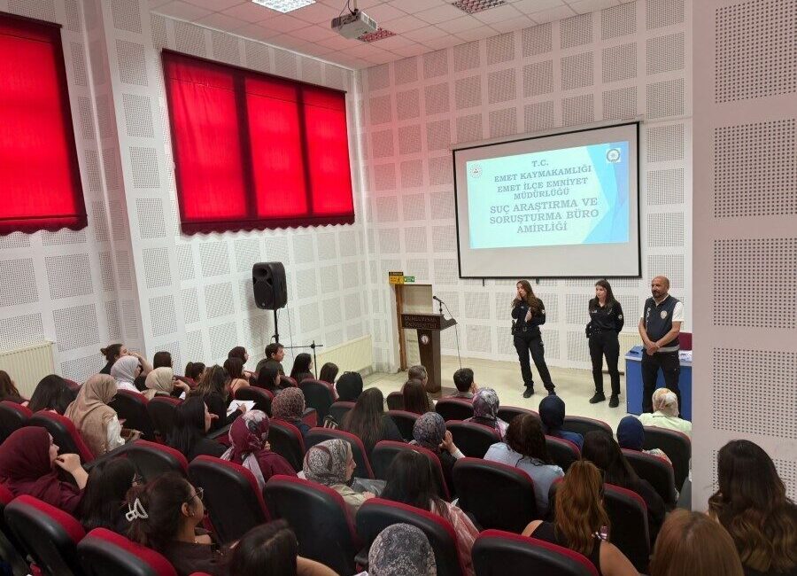 Kütahya Dumlupınar Üniversitesi (DPÜ) Emet Meslek Yüksekokulu (MYO) tarafından Kadına