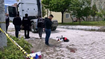Kütahya’nın Emet ilçesinde geri manevra yapan tırın çarptığı yaşlı kadın