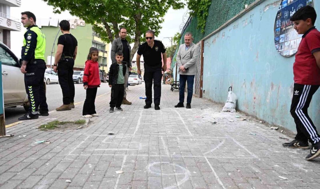 Şırnak’ta mahalle ziyaretinde bulunan Emniyet Müdürü Volkan Sazak, makam ciddiyetini
