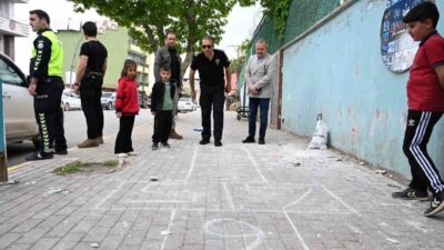Şırnak’ta mahalle ziyaretinde bulunan Emniyet Müdürü Volkan Sazak, makam ciddiyetini