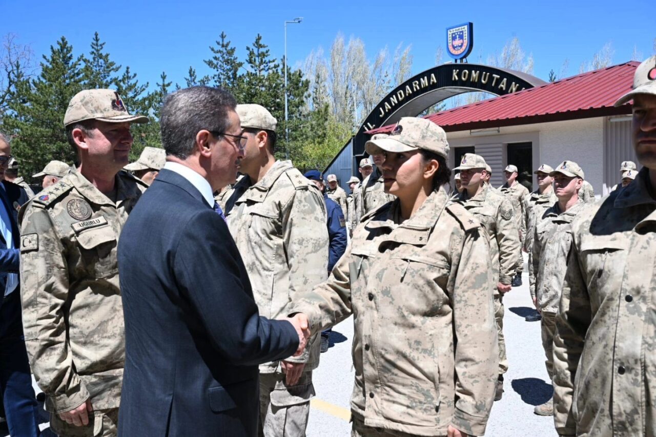 Erzurum Valisi Aydın Baruş, Kurban Bayramı dolayısıyla İl Emniyet Müdürlüğü