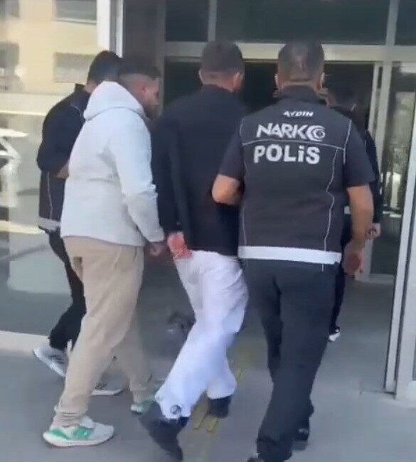 Aydın’ın Kuşadası ilçesinde narkotik ekiplerince düzenlenen operasyonda 5 bin 989