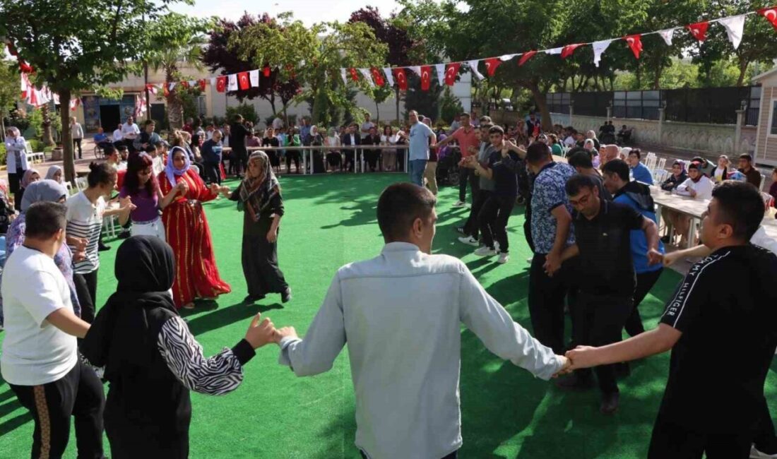 Şanlıurfa Büyükşehir Belediyesi tarafından Engelliler Haftası kapsamında düzenlenen sıra gecesi