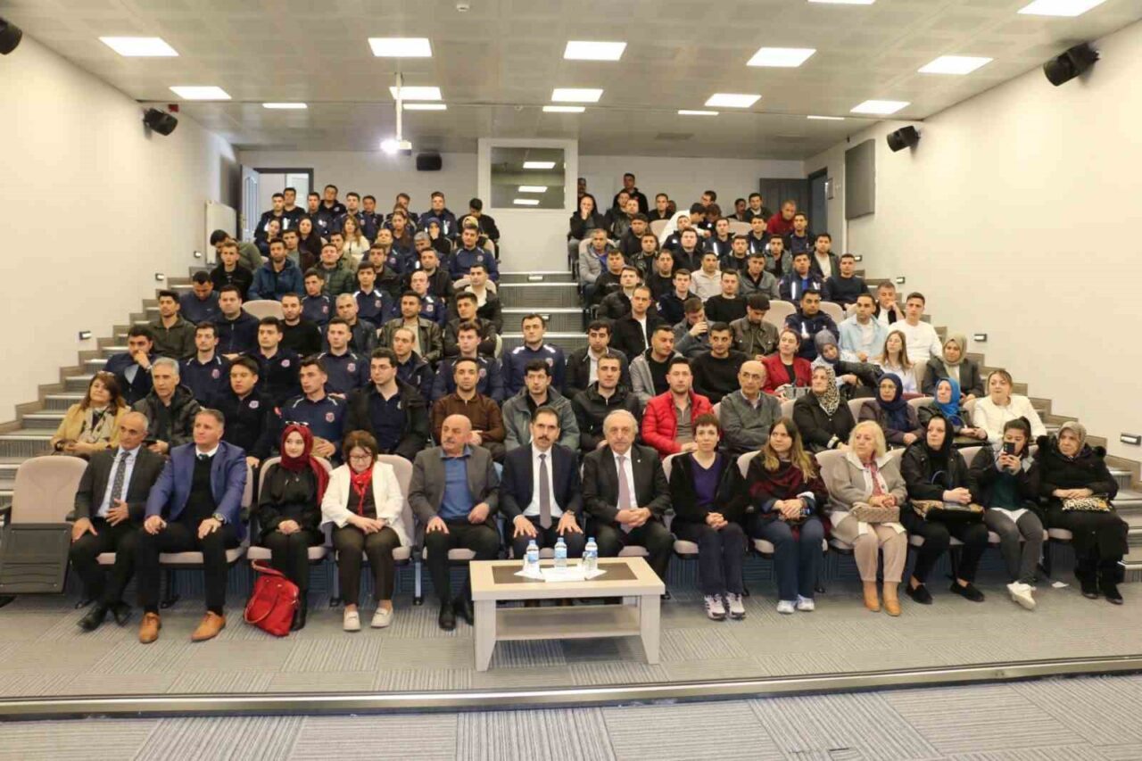 Erzurum Kalkınma Vakfı (ER-VAK) Kadın Komisyonu tarafından düzenlenen “Safahatın Işığında