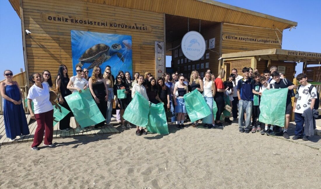 Manavgat ilçesine Erasmus projesi ile gelen öğrenci ve öğretmenler Deniz