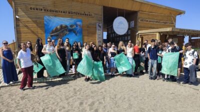 Manavgat ilçesine Erasmus projesi ile gelen öğrenci ve öğretmenler Deniz