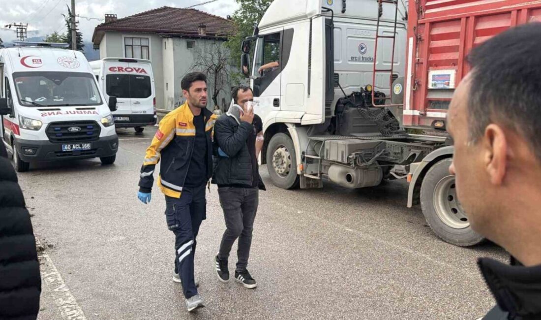 Tokat’ın Erbaa ilçesinde iki minibüsün çarpışması sonucu meydana gelen trafik