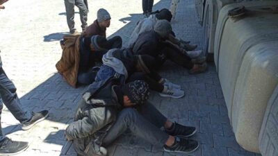 Tokat’ın Erbaa ilçesinde polis ekiplerince durdurulan tırda, konteyner içerisine saklanan