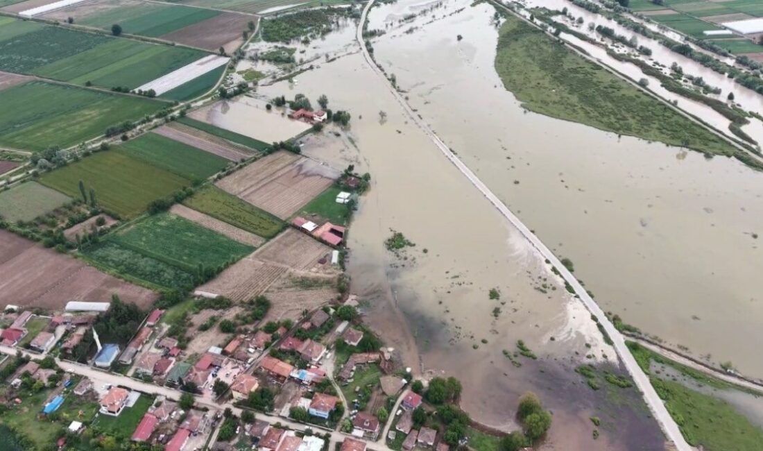 Tokat’ın Erbaa ilçesine bağlı Kızılçubuk köyündeki taşkının boyutu dron ile