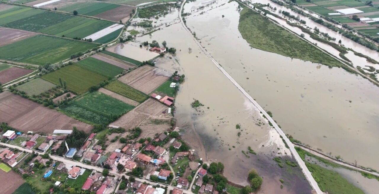 Tokat’ın Erbaa ilçesine bağlı Kızılçubuk köyündeki taşkının boyutu dron ile
