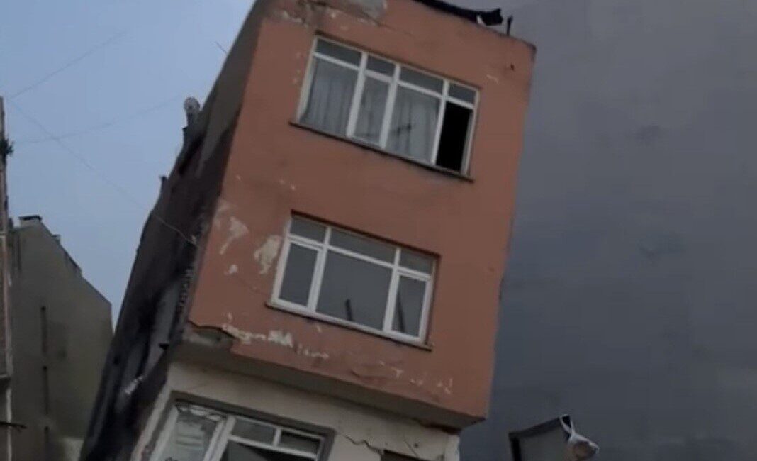 Balıkesir’in Erdek ilçesinde bir arsada yapılan temel kazısı sırasında temeli
