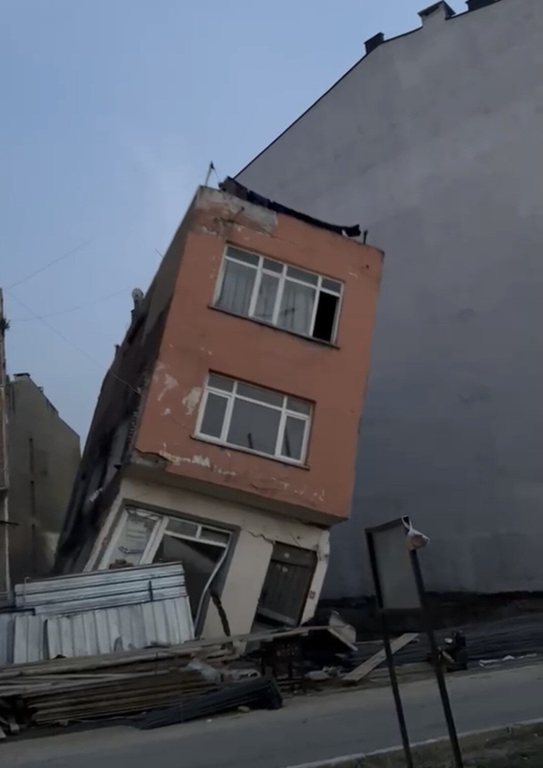 Balıkesir’in Erdek ilçesinde bir arsada yapılan temel kazısı sırasında temeli