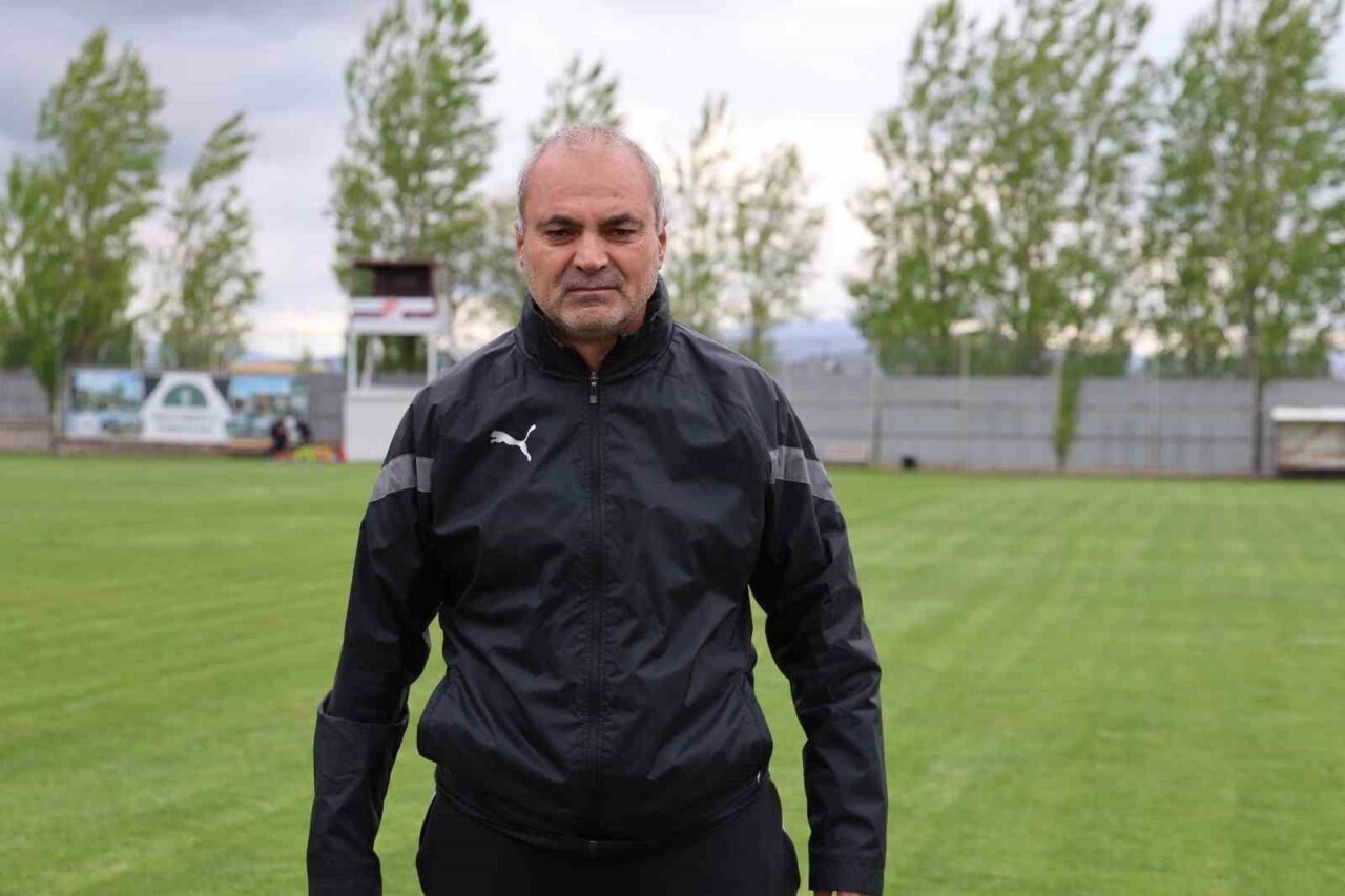 Elazığspor Teknik Direktörü Erkan Sözeri, pazar günü oynanacak olan Nesine