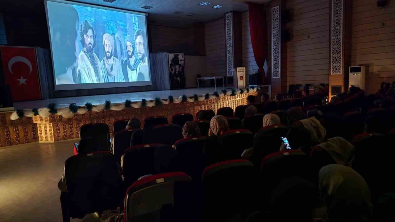 Erzincan İl Müftülüğü tarafından yürütülen “Siyervizyon” projesi kapsamında lise ve