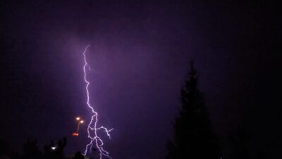 Gök gürültüsü ve şimşekler Erzincan’da etkili oldu. Erzincan’da etkili olan