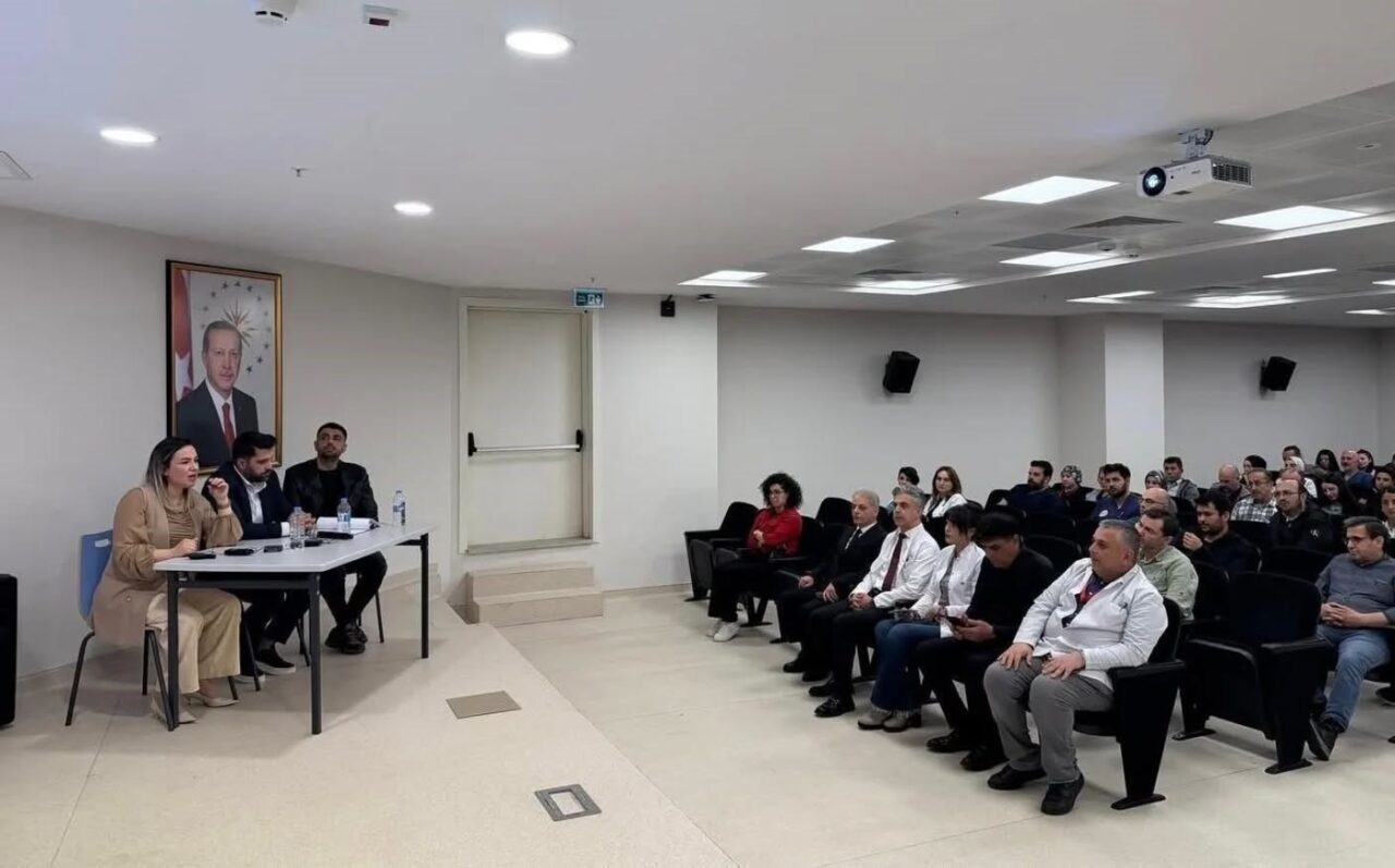 Erzincan İl Sağlık Müdürlüğü tarafından sağlık personeline yönelik “Mesleki Sorumluluk