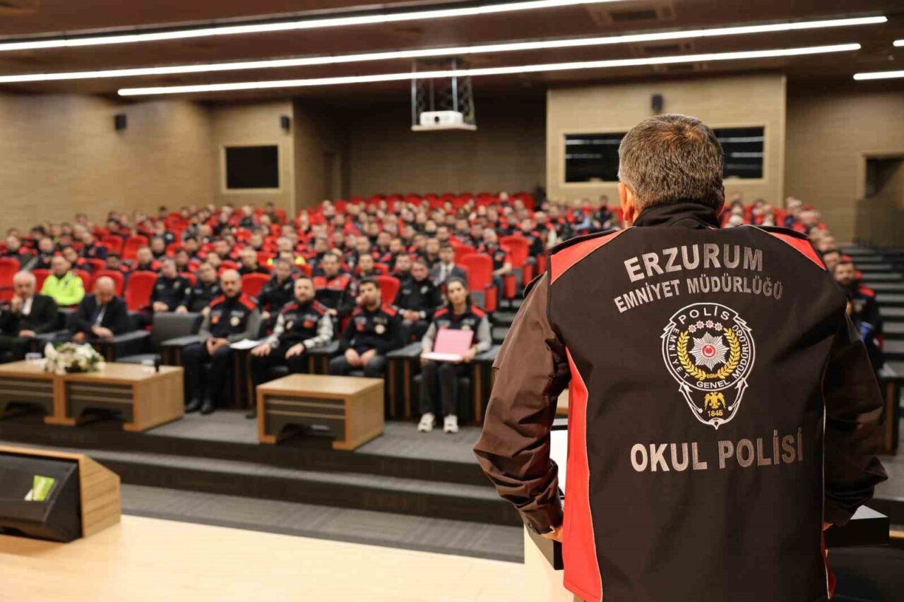 Erzurum İl Emniyet Müdürü Onur Karaburun, kent genelindeki okullarda güvenliği